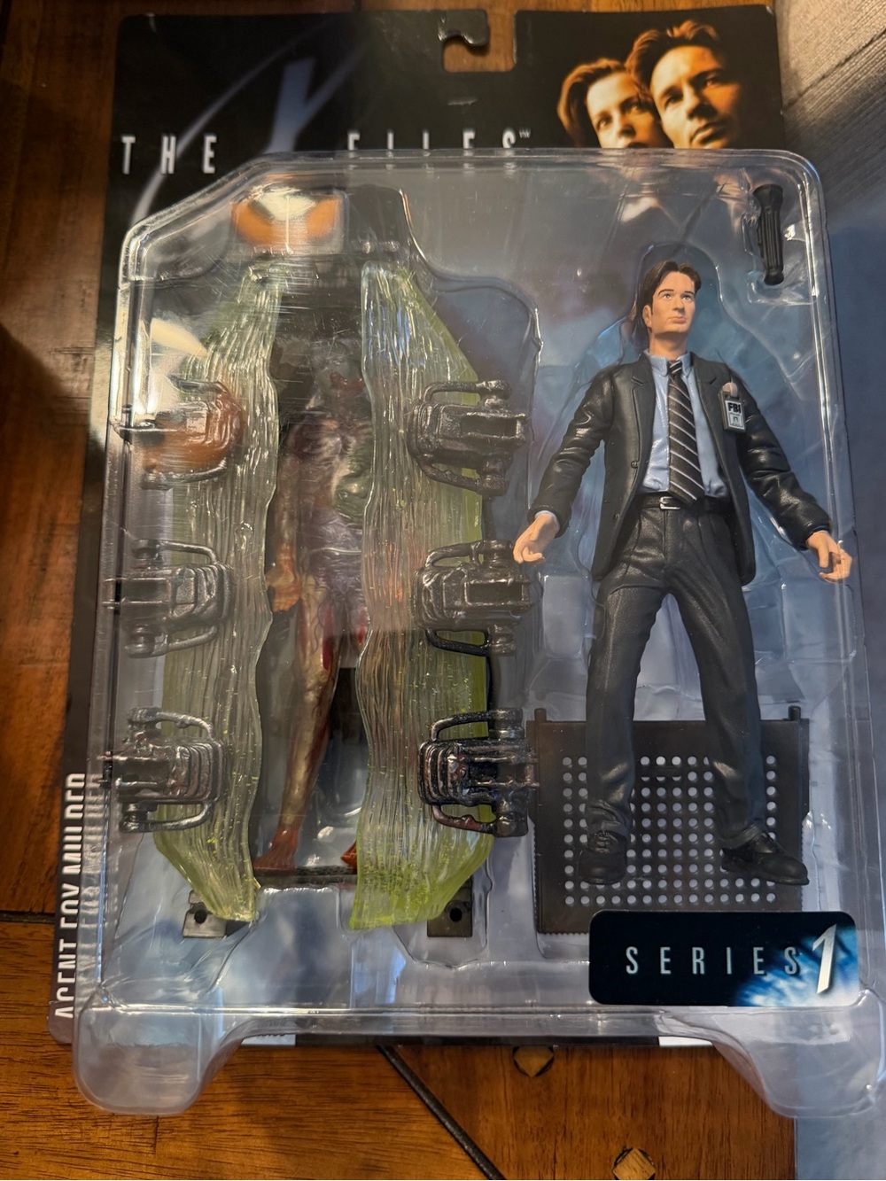 NIB 1998 McFarlane Toys The X-Files Series 1 Agent Fox Mulder action figure